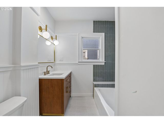 2212 Se TAMARACK Ave, Portland, OR 97214