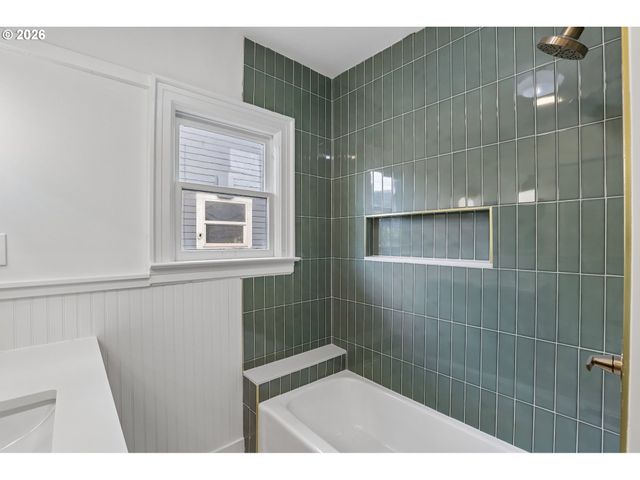 2212 Se TAMARACK Ave, Portland, OR 97214