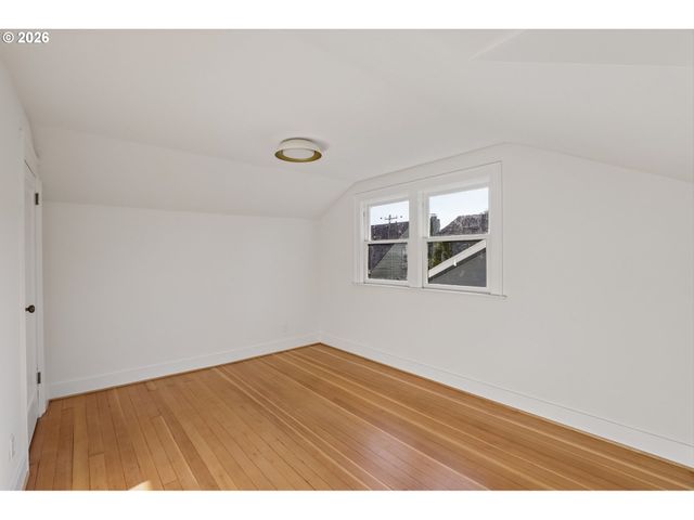 2212 Se TAMARACK Ave, Portland, OR 97214