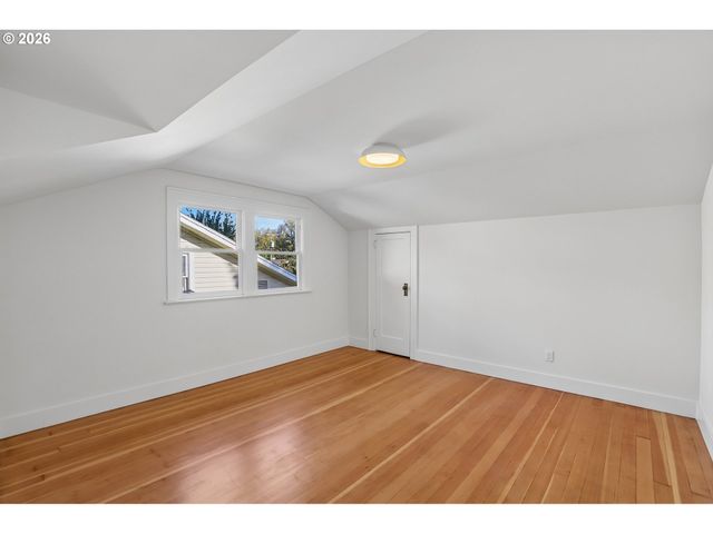 2212 Se TAMARACK Ave, Portland, OR 97214