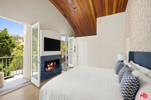 8374 Yucca Trail, Los Angeles, CA 90046