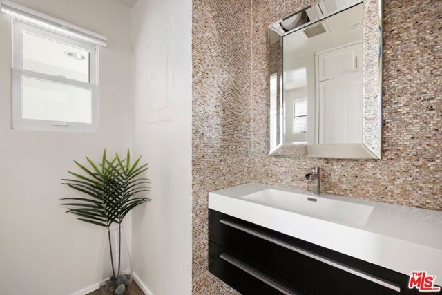 8374 Yucca Trail, Los Angeles, CA 90046