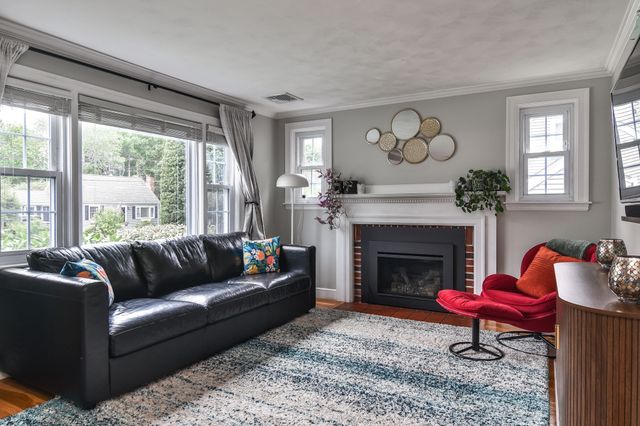 70 Lockland Ave, Framingham, MA 01701