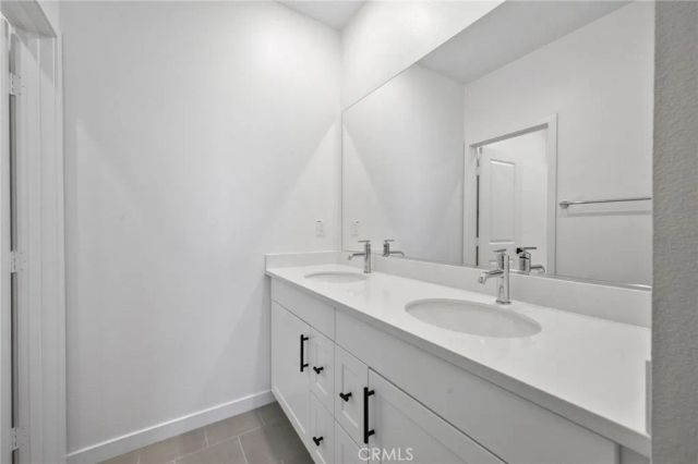 12903 Paradiso Dr 301, Eastvale, CA 92880