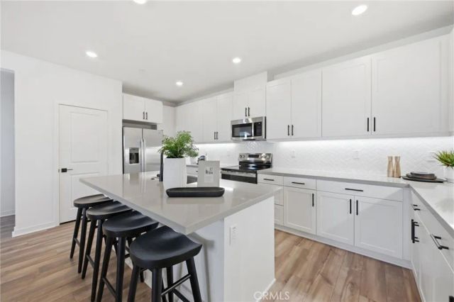12903 Paradiso Dr 301, Eastvale, CA 92880