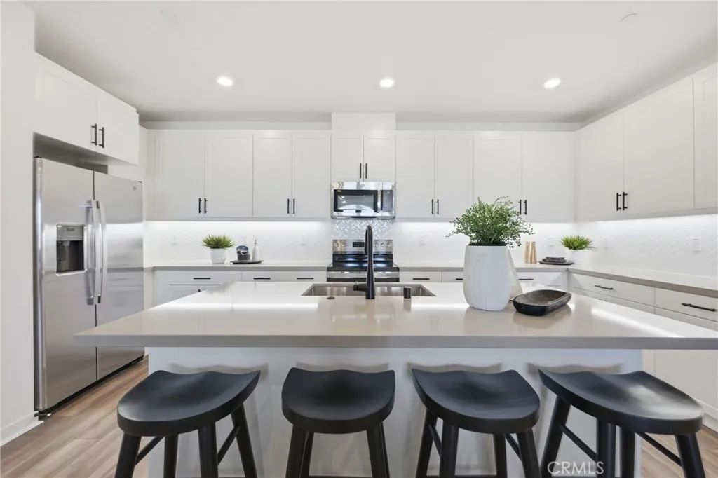 12903 Paradiso Dr 301, Eastvale, CA 92880
