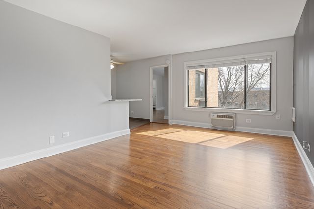 7545 N Winchester Avenue 404, Chicago, IL 60626