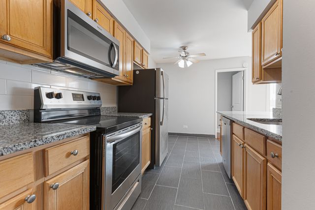 7545 N Winchester Avenue 404, Chicago, IL 60626