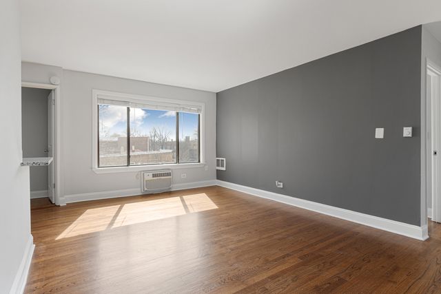 7545 N Winchester Avenue 404, Chicago, IL 60626