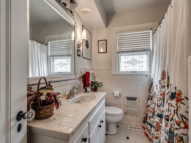 1128 N Broadway Avenue, Shawnee, OK 74801
