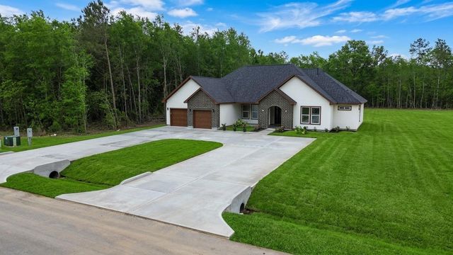 1324 Road 6604, Dayton, TX 77535