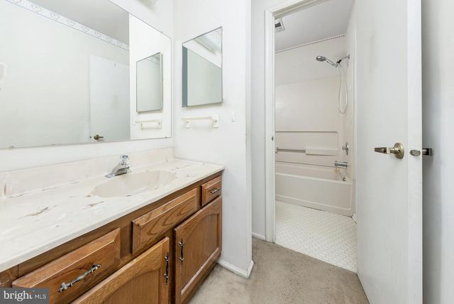 27 LAKEBRIDGE DR, Woodbury, NJ 08096