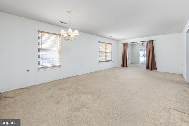 27 LAKEBRIDGE DR, Woodbury, NJ 08096