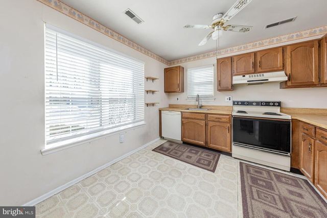 27 LAKEBRIDGE DR, Woodbury, NJ 08096