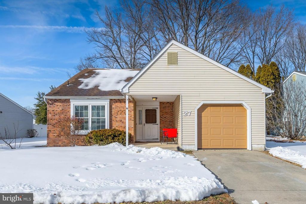 27 LAKEBRIDGE DR, Woodbury, NJ 08096