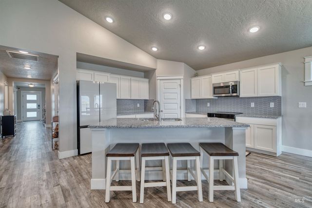 11534 W Trooper St, Nampa, ID 83651