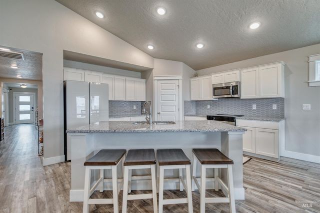 11534 W Trooper St, Nampa, ID 83651