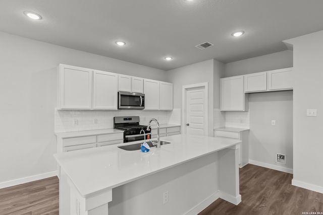 9947 Chavaneaux Lndg, San Antonio, TX 78221