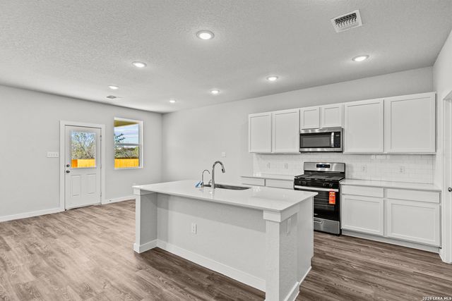 9947 Chavaneaux Lndg, San Antonio, TX 78221