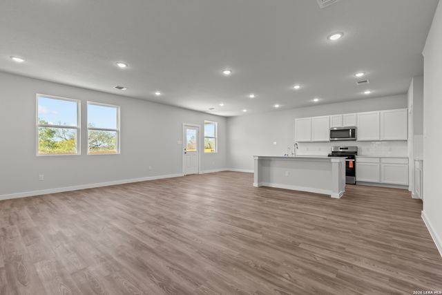 9947 Chavaneaux Lndg, San Antonio, TX 78221