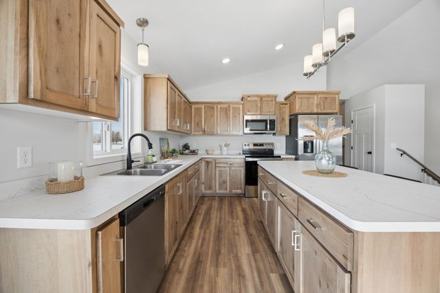 1024 26th St Loop, Sartell, MN 56377