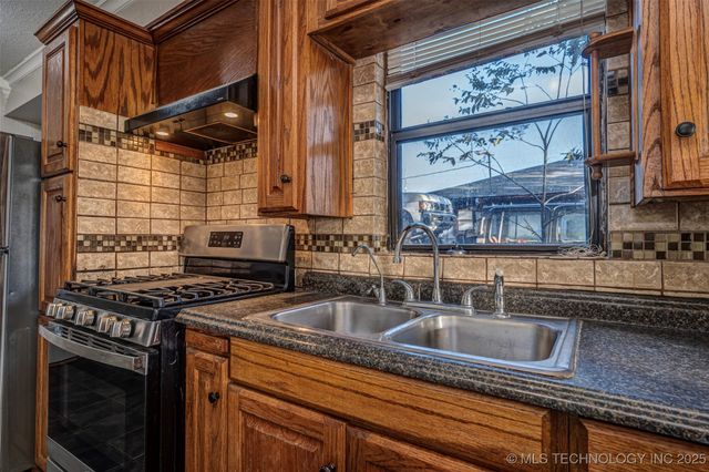 613 F Street SW, Ardmore, OK 73401