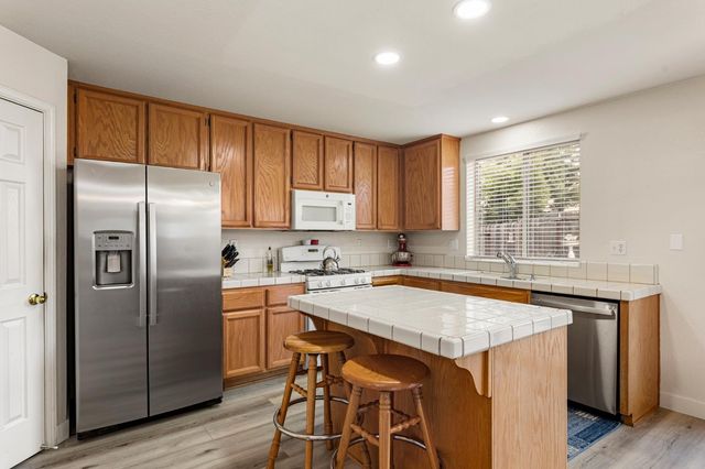 2380 Winterrush Ln, Lincoln, CA 95648