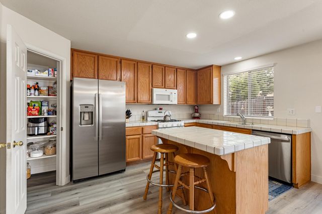 2380 Winterrush Ln, Lincoln, CA 95648