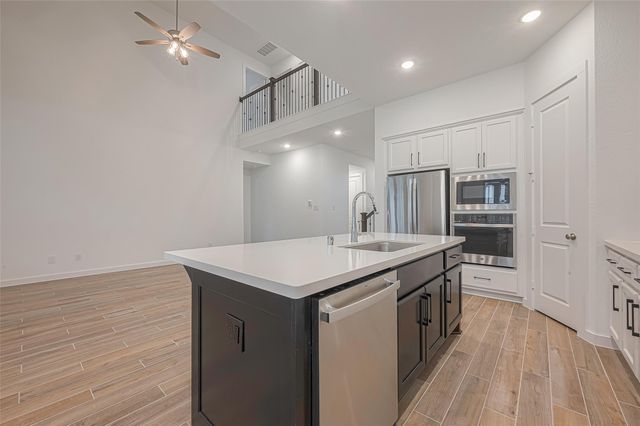 235 Sky Top Drive, Montgomery, TX 77316