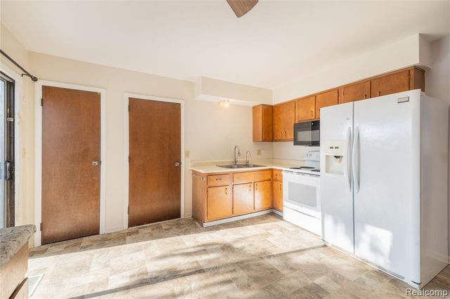 12579 Spruce Lane, Perry, MI 48872