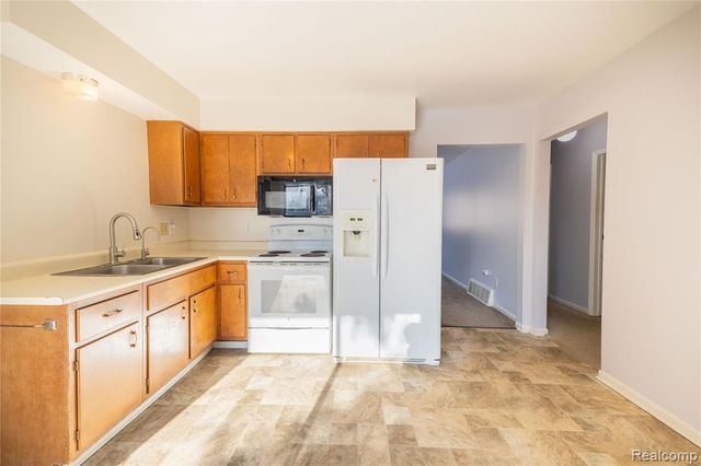 12579 Spruce Lane, Perry, MI 48872