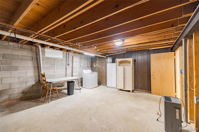 12579 Spruce Lane, Perry, MI 48872