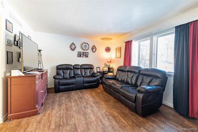 12579 Spruce Lane, Perry, MI 48872