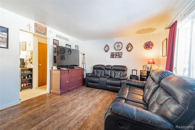 12579 Spruce Lane, Perry, MI 48872