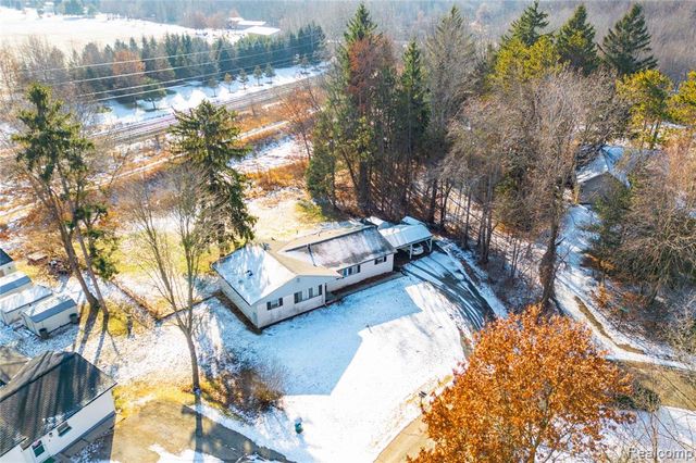 12579 Spruce Lane, Perry, MI 48872