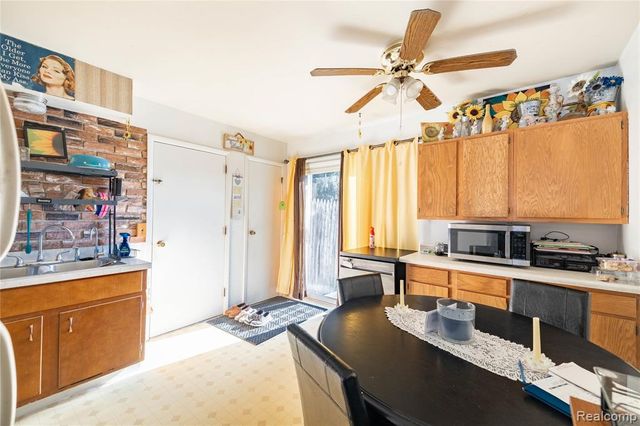 12579 Spruce Lane, Perry, MI 48872