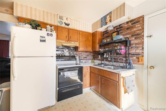 12579 Spruce Lane, Perry, MI 48872