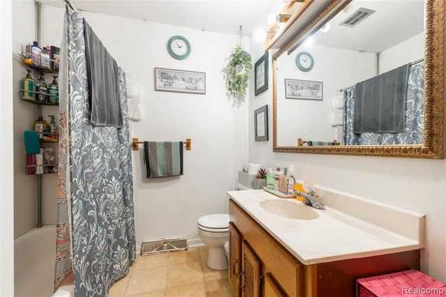 12579 Spruce Lane, Perry, MI 48872