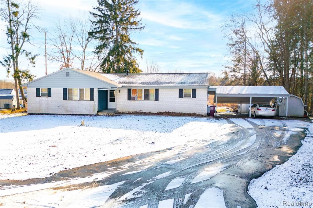 12579 Spruce Lane, Perry, MI 48872