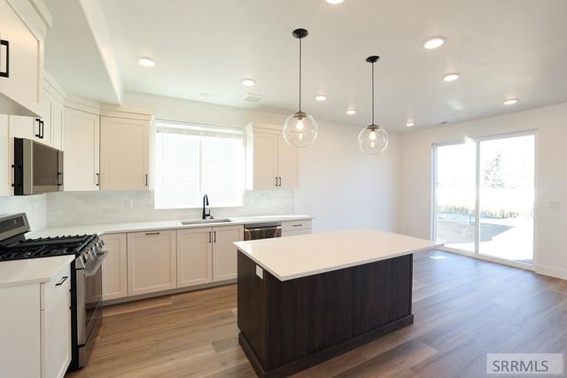 619 Curlew Drive, Ammon, ID 83401