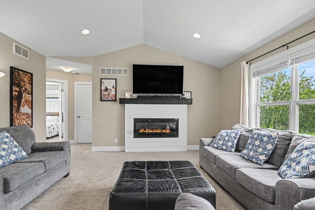 11436 Crestridge Court, Holland, MI 49424