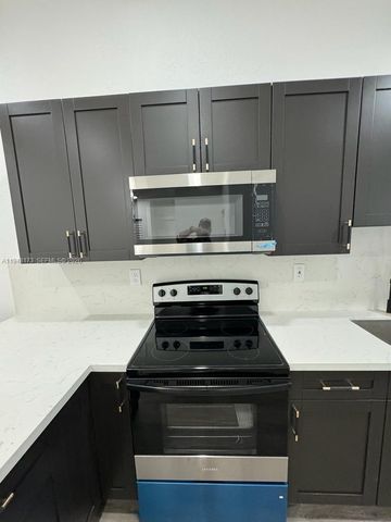 11912 NE 10th Ave 2, Biscayne Park, FL 33161