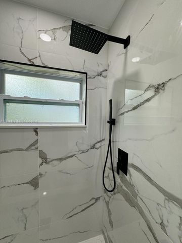 11912 NE 10th Ave 2, Biscayne Park, FL 33161