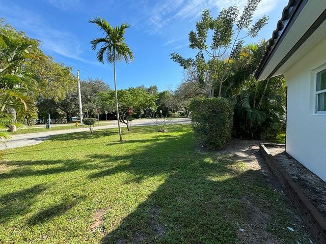 11912 NE 10th Ave 2, Biscayne Park, FL 33161