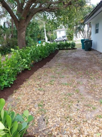 11912 NE 10th Ave 2, Biscayne Park, FL 33161