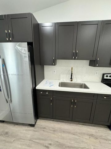 11912 NE 10th Ave 2, Biscayne Park, FL 33161