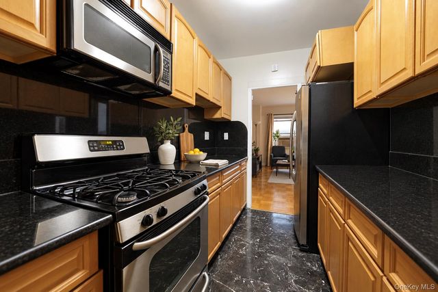 4 Fordham Hill Oval 12G, Bronx, NY 10468