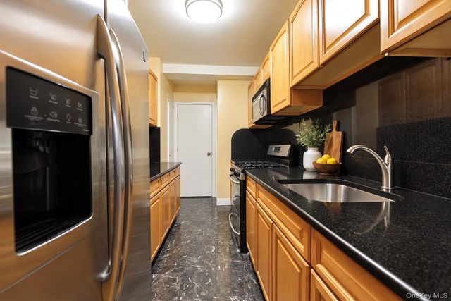 4 Fordham Hill Oval 12G, Bronx, NY 10468