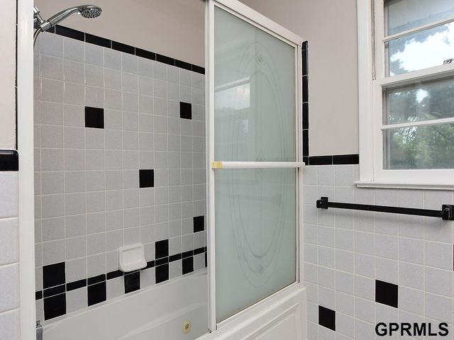 3717 Groves Road, Bellevue, NE 68147