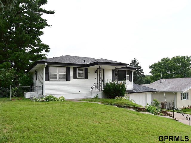 3717 Groves Road, Bellevue, NE 68147